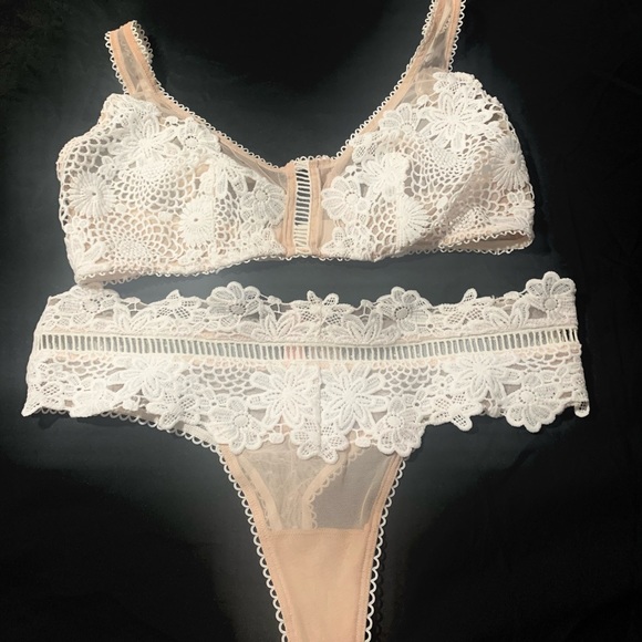 Victoria’s Secret medium bralette set new - Picture 7 of 12